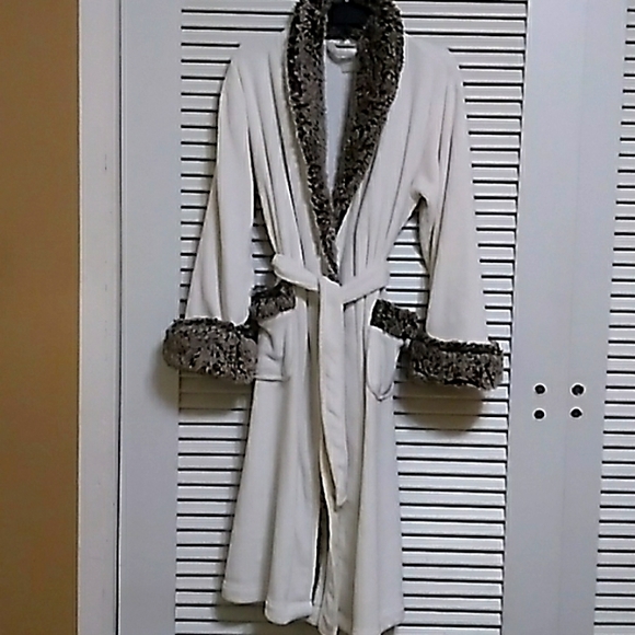 Ombre Tipped Faux Fur Robe - Picture 2 of 4